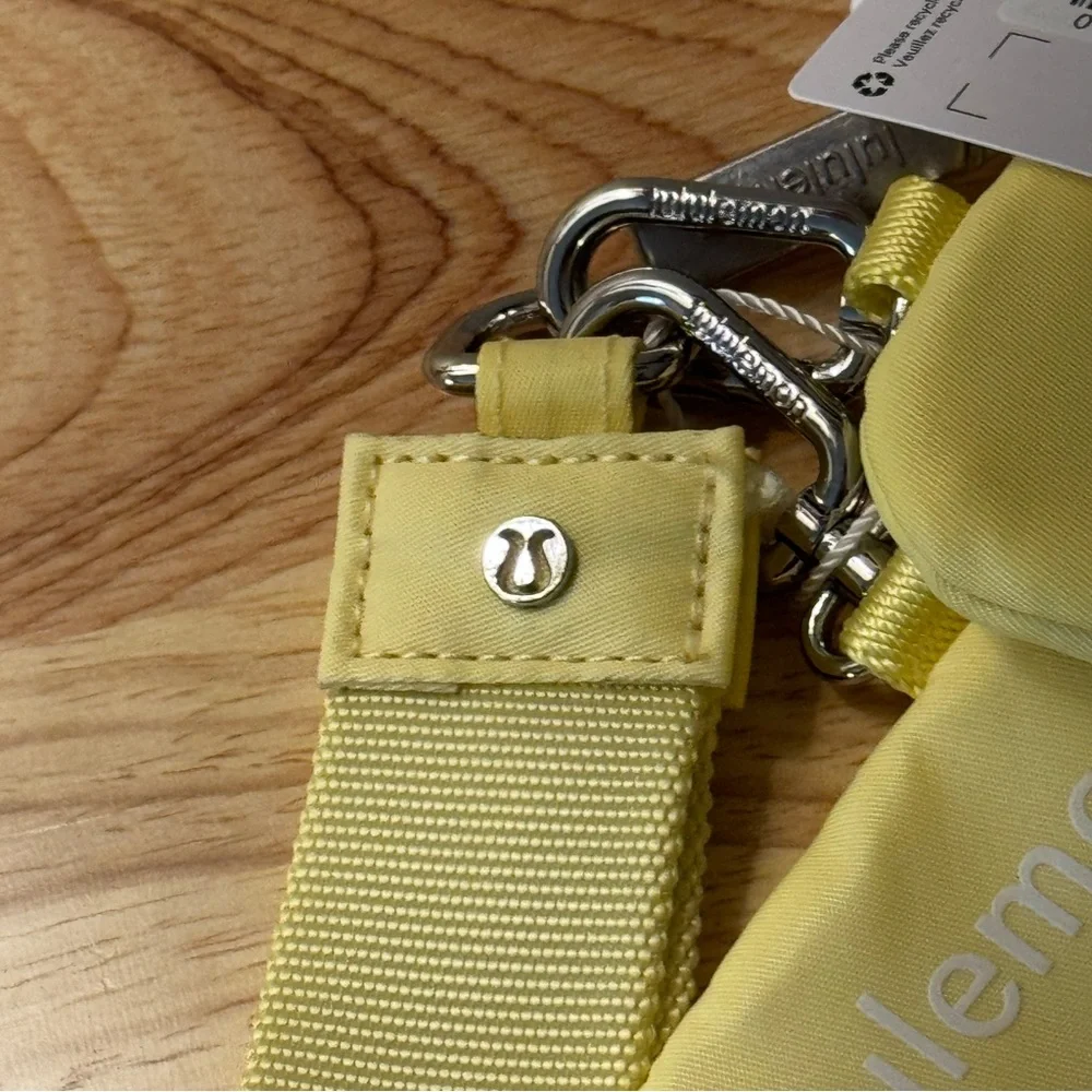 NWT Lululemon Dual Pouch Wristlet Daisy Yellow Light Ivory NWT - Picture 3 of 7
